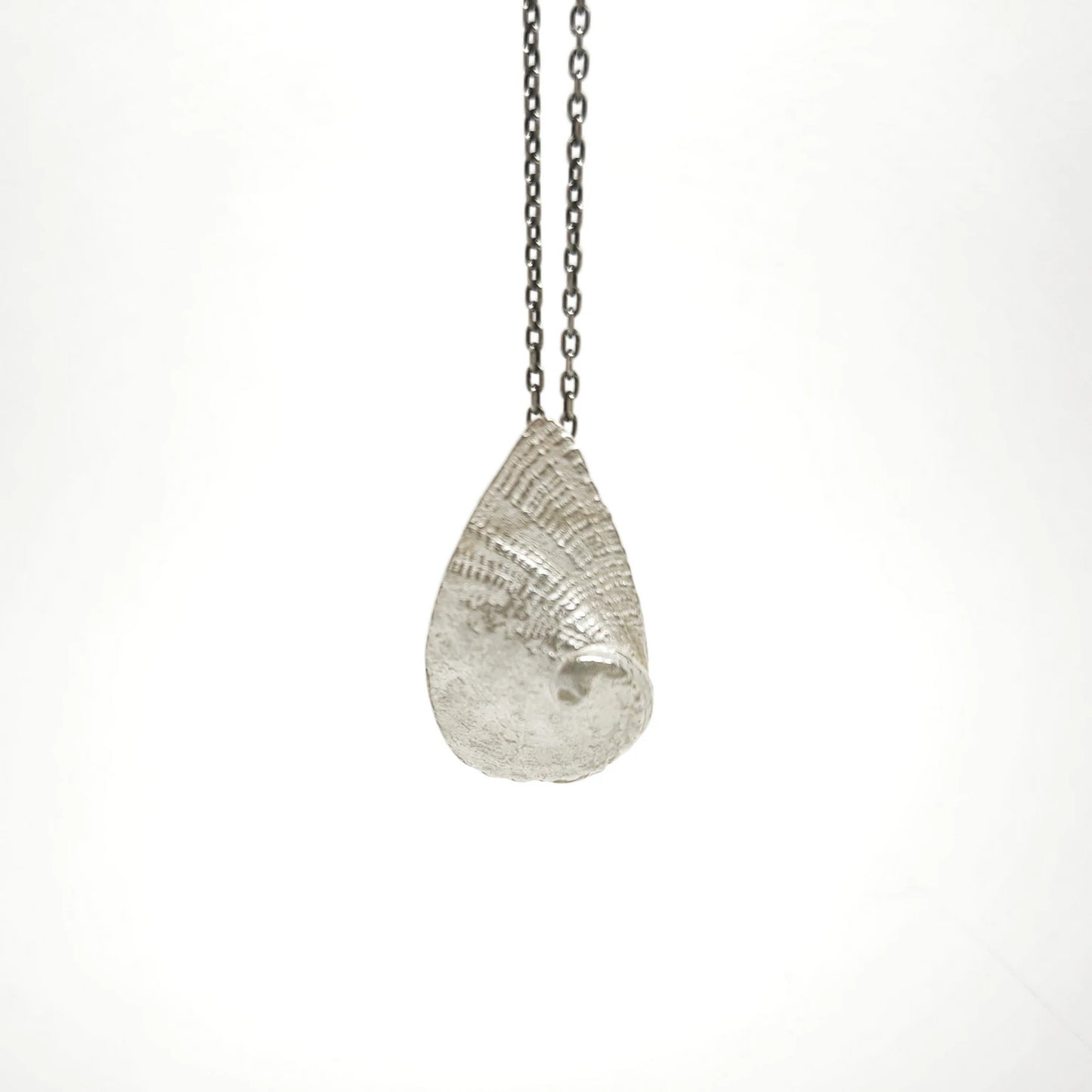 925 sterling silver pendent with the texture from a Fragment of an abalone. Design by Inês Almeida