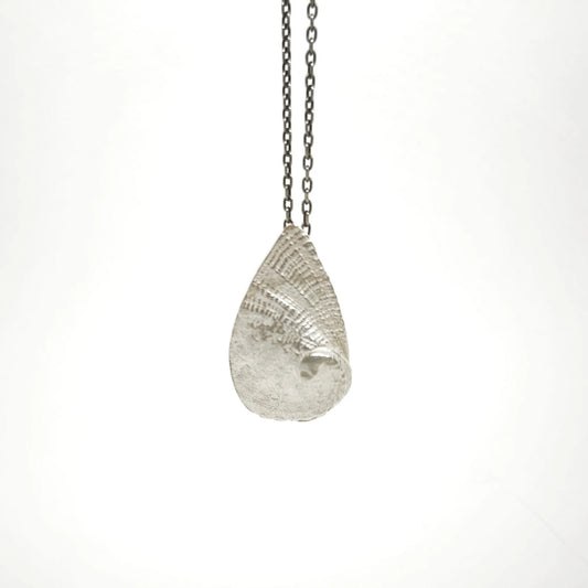 925 sterling silver pendent with the texture from a Fragment of an abalone. Design by Inês Almeida