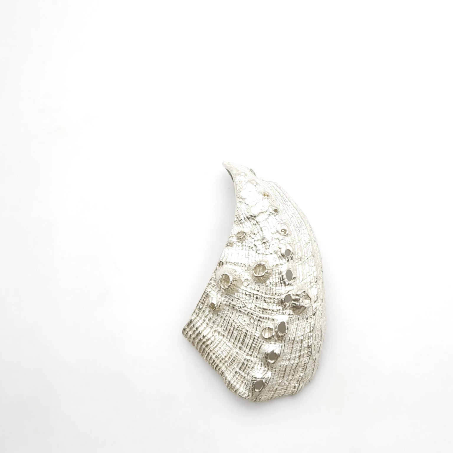925 sterling silver pendent with the texture from a Fragment of an abalone. Design by Inês Almeida