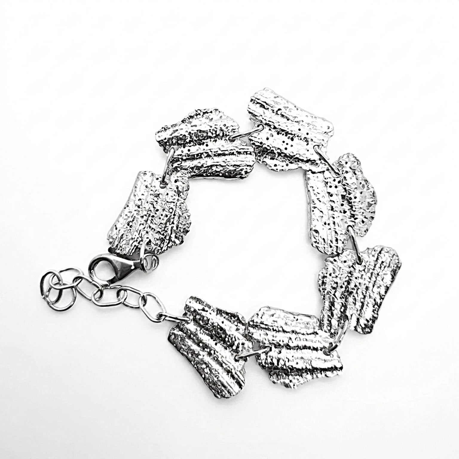 925 sterling silver bracelet with the textures from shell fragments. Design by Inês Almeida