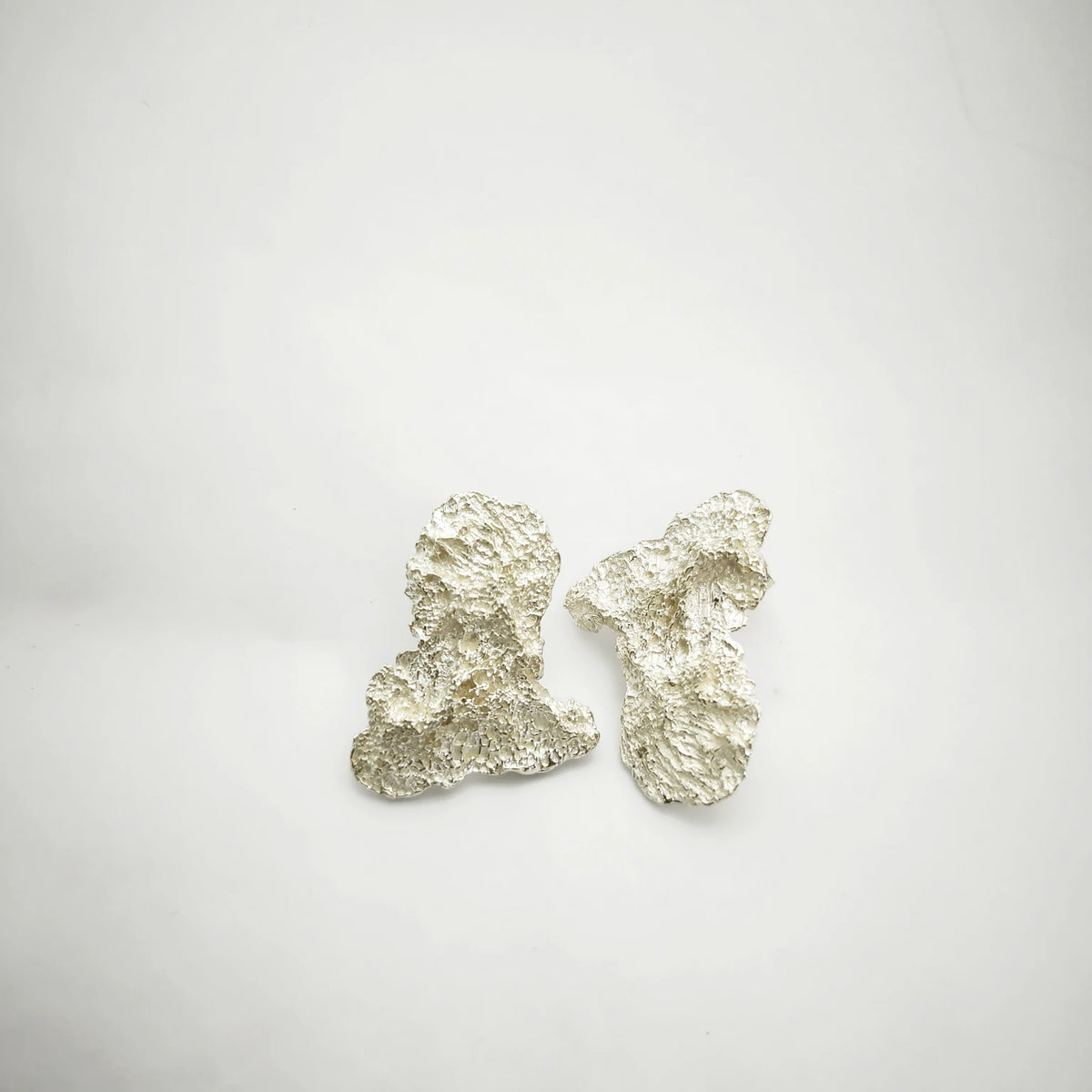 925 sterling silver earrings with the texture from an algae. Design by Inês Almeida