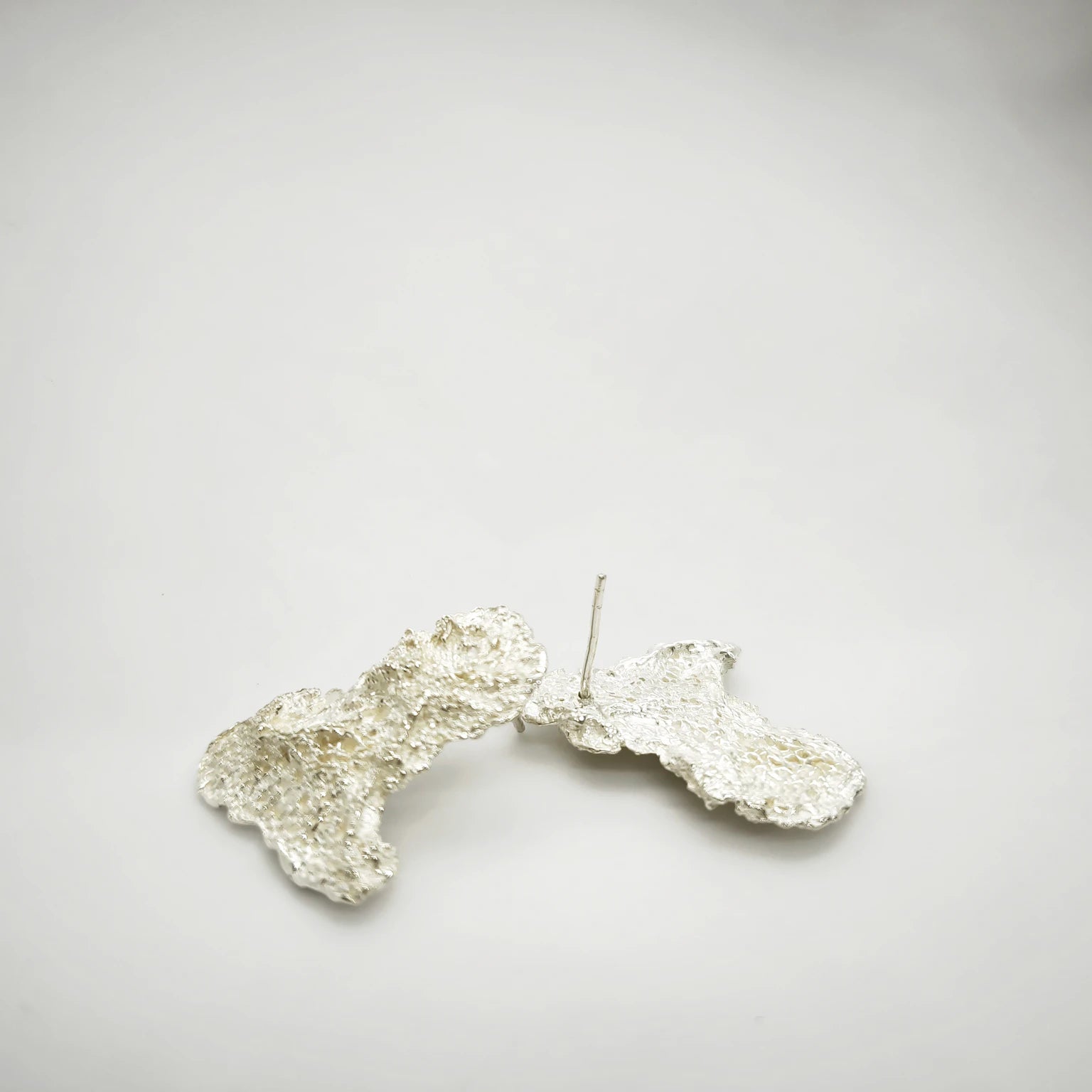 925 sterling silver earrings with the texture from an algae. Design by Inês Almeida