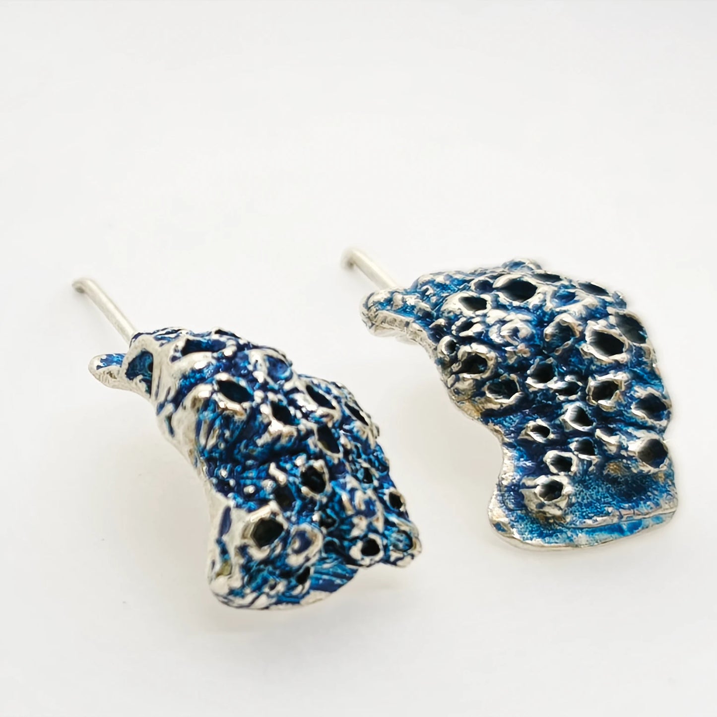 925 sterling silver earrings with the texture from a barnacle painted with blue. Design by Inês Almeida