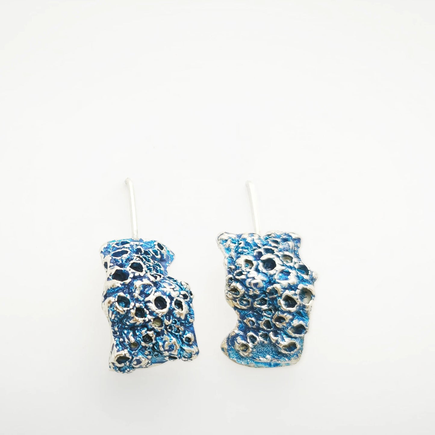 925 sterling silver earrings with the texture from a barnacle painted with blue. Design by Inês Almeida