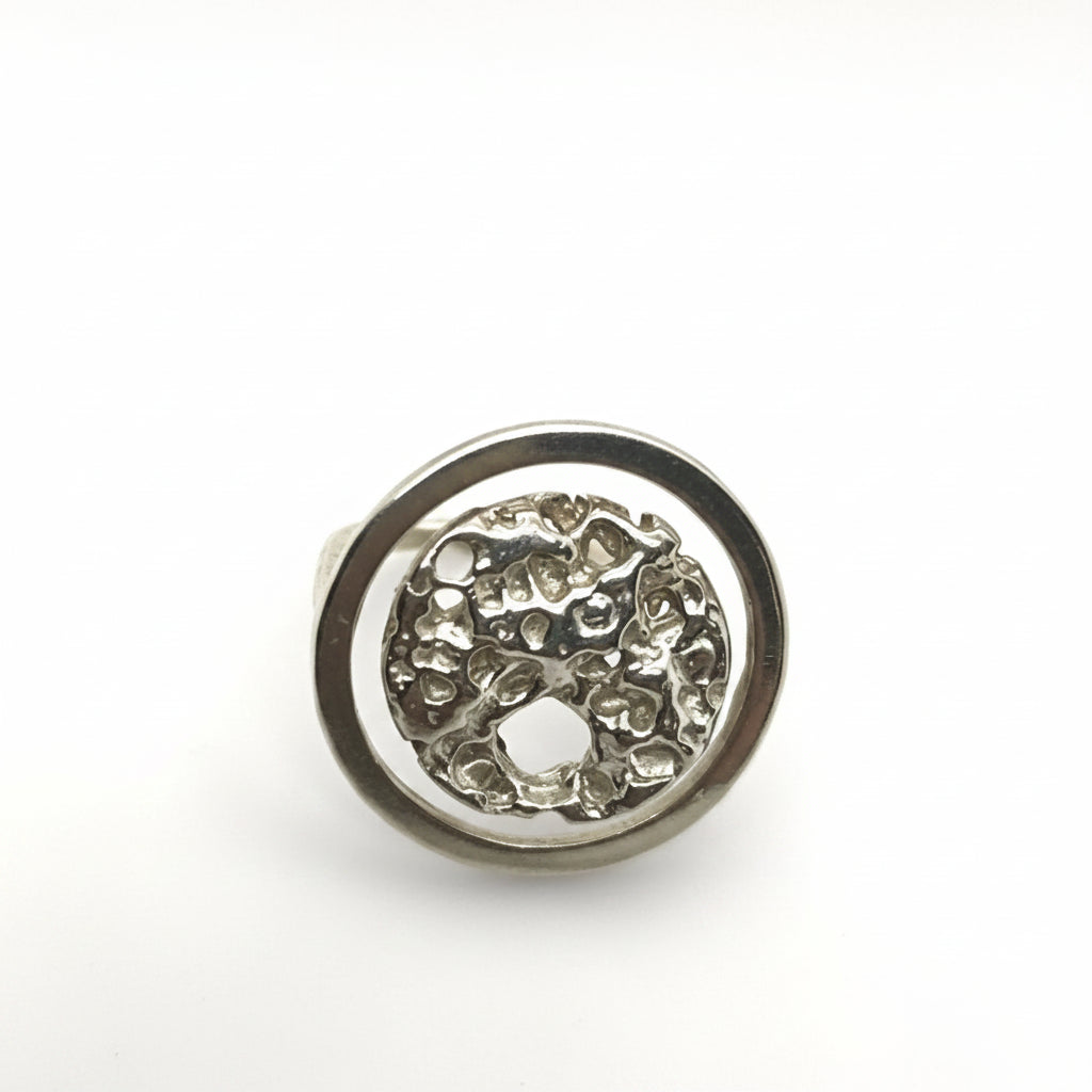 925 sterling silver ring with the texture from a conch shell. Design by Inês Almeida
