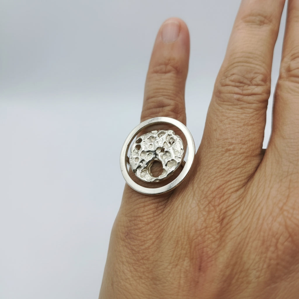 woman wearing a 925 sterling silver ring with the texture from a conch shell. Design by Inês Almeida