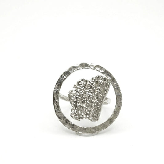 925 sterling silver ring with the texture from a shell. Design by Inês Almeida