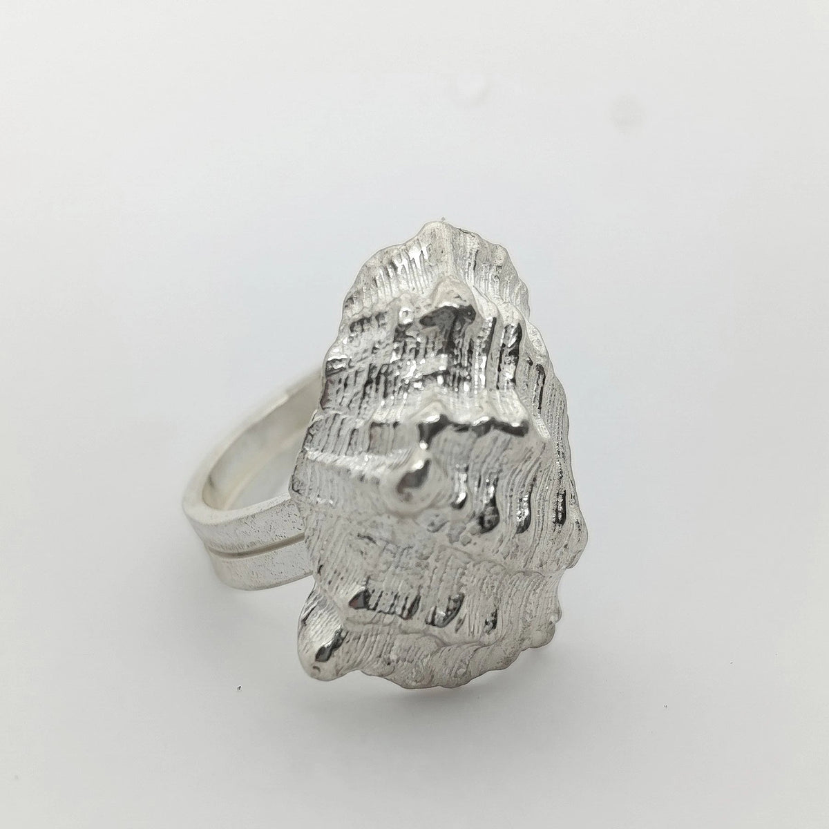925 sterling silver ring with the texture from a conch shell. Design by Inês Almeida