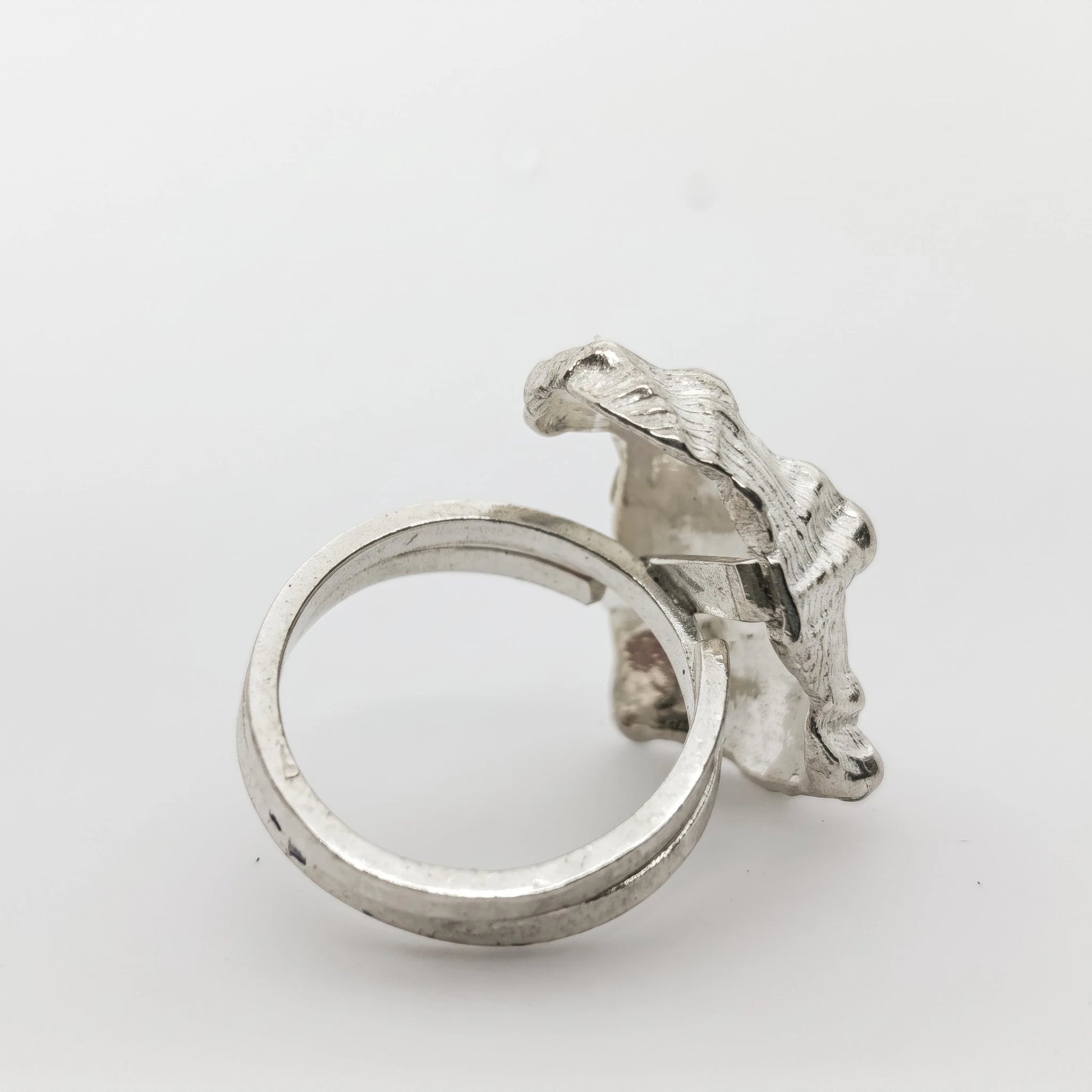 925 sterling silver ring with the texture from a conch shell. Design by Inês Almeida