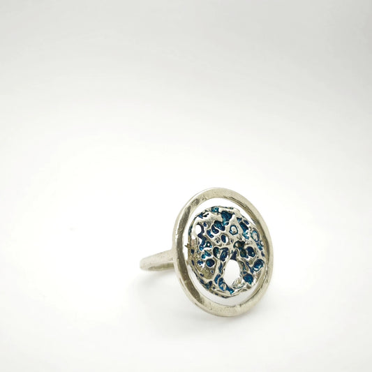 925 sterling silver ring with the texture from a shell painted with blue. Design by Inês Almeida