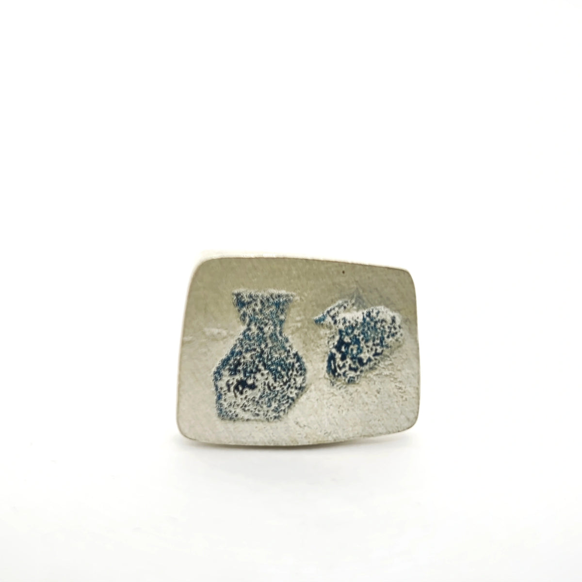Sterling silver ring featuring two jug motifs, front view, by Inês Almeida.